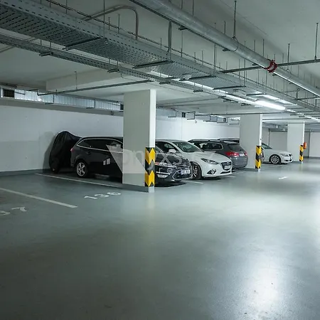 Letnany 168 S Parkovanim V Garazi Zdarma Lejlighed