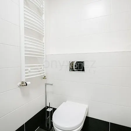 Apartment Letnany 168 S Parkovanim V Garazi Zdarma *