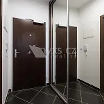 Letnany 168 S Parkovanim V Garazi Zdarma Prag