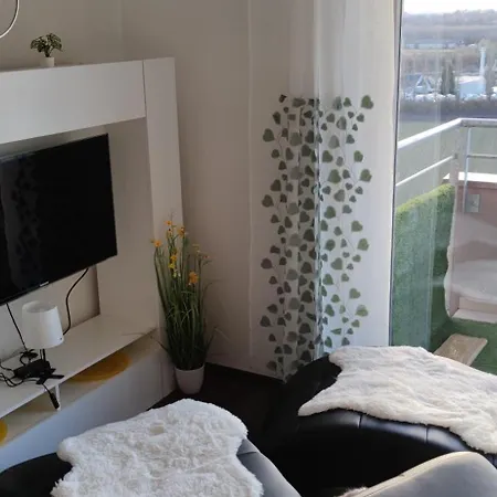 Letnany 168 S Parkovanim V Garazi Zdarma Apartment *